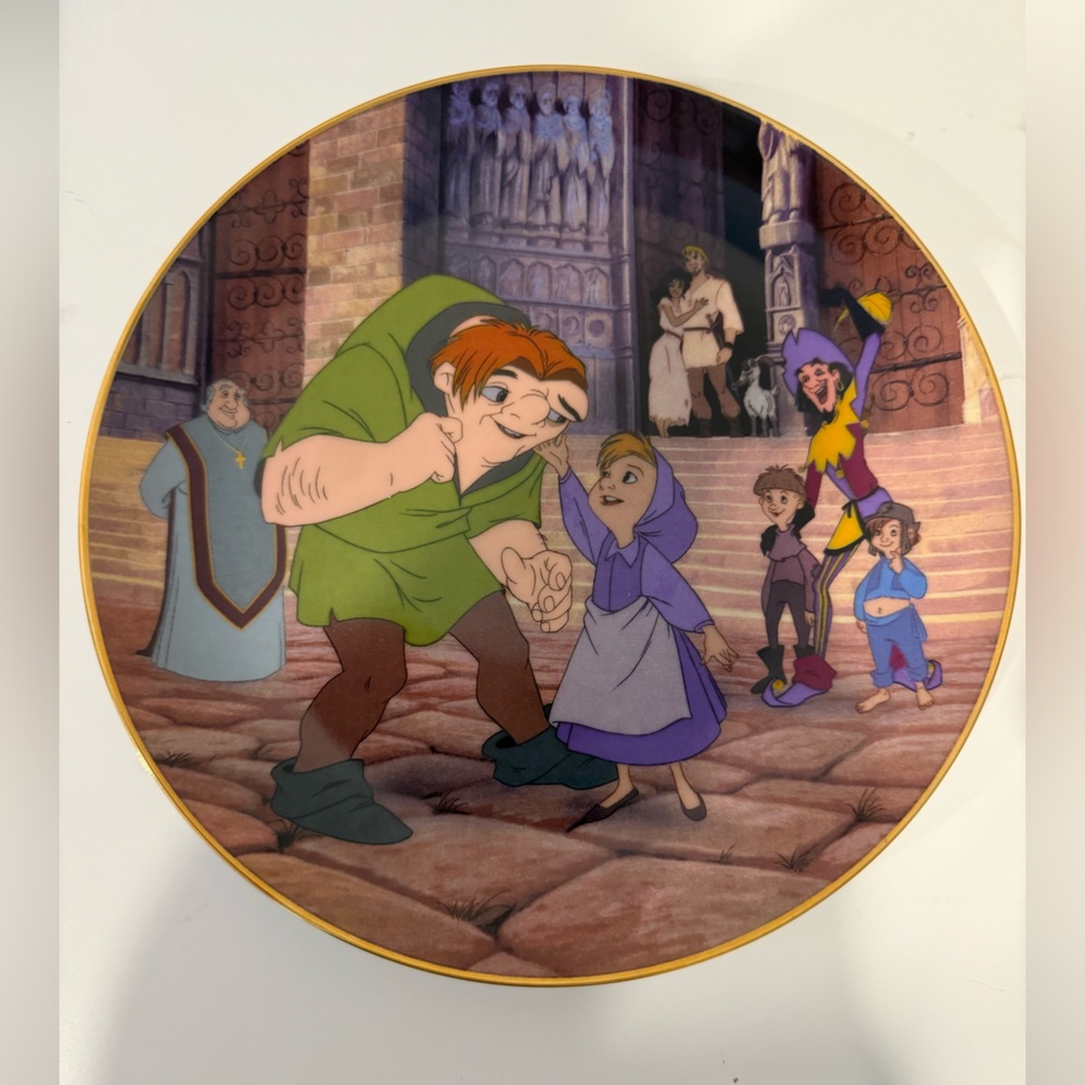 Disney 1996 Hunchback of Notre Dame Collector's Plate